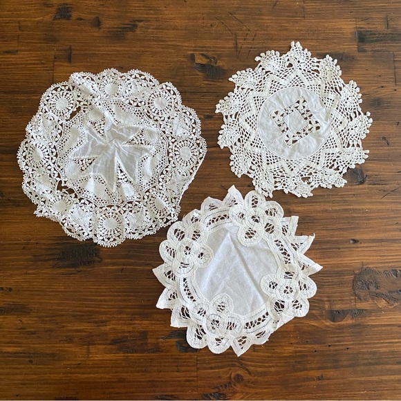 Vintage Lace Crochet Doily Cream Off White Beige Doilie Cottagecore set of 3 - Picture 1 of 13
